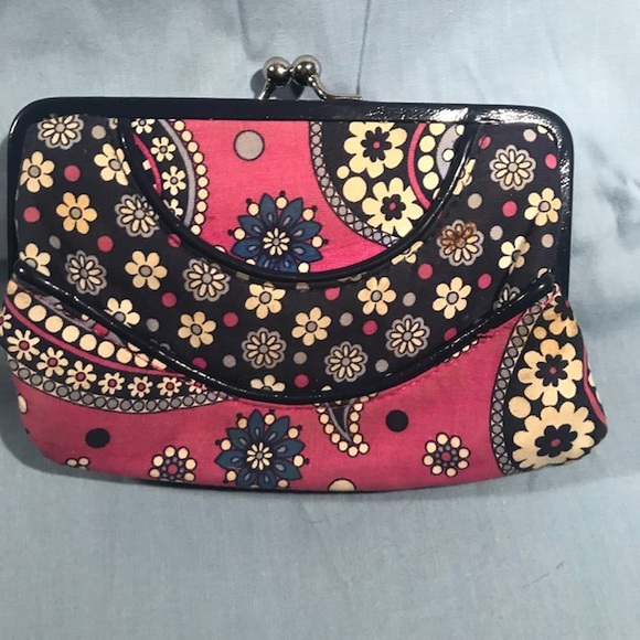 Vera Bradley Clutch retired Boysenberry Pattern Excellent pre-owned item #2067 - Picture 2 of 3